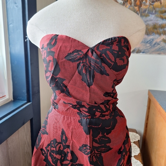 CO Strapless Burgundy/Red and Black Floral Dress, Size 8, RN#66170 - Picture 6 of 16